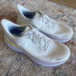 HOKA Clifton 8